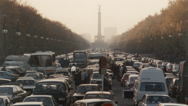 Illustration for article titled 5 Other Traffic Jams Caused By The Infamous Tiananmen Square Dunce